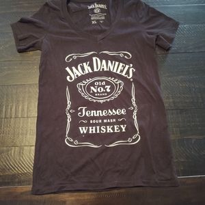 Jack Daniels V neck t shirt XL